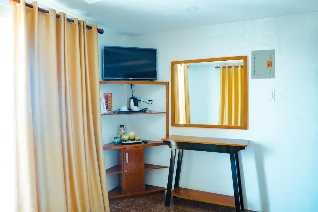 Youhan Beach Resort Сан Антонио Екстериор снимка